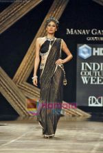 Model walk the ramp for Manav Gangwani at HDIL India Couture Week, Grand Hyatt, Mumbai on 15th  Oct 2009 (11).JPG